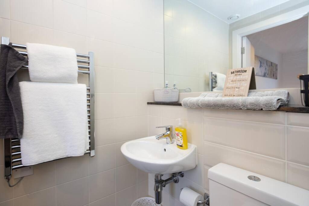 Stylish Mediacity 2bed, Sleeps 6, Amazing Views Apartment Manchester