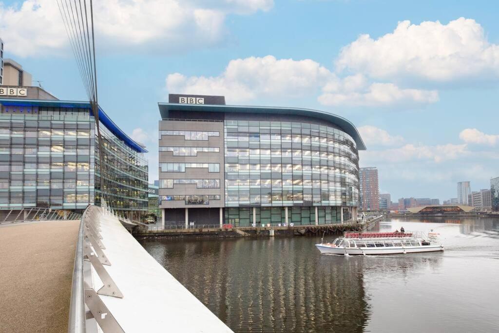 Apartment Stylish Mediacity 2bed, Sleeps 6, Amazing Views