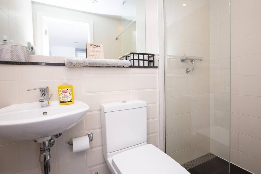 Apartment Stylish Mediacity 2bed, Sleeps 6, Amazing Views *