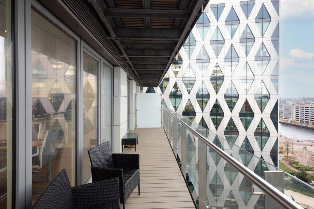 Apartment Stylish Mediacity 2bed, Sleeps 6, Amazing Views *