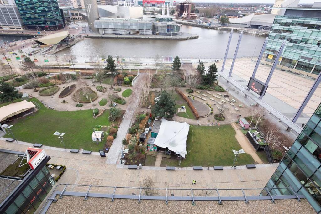 Stylish Mediacity 2bed, Sleeps 6, Amazing Views