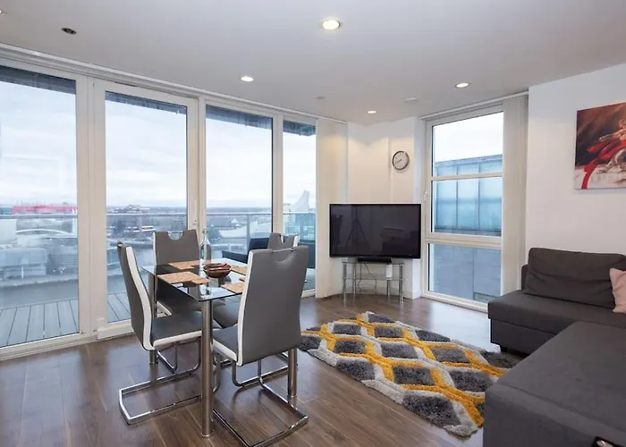 Stylish Mediacity 2Bed, Sleeps 6, Amazing Views