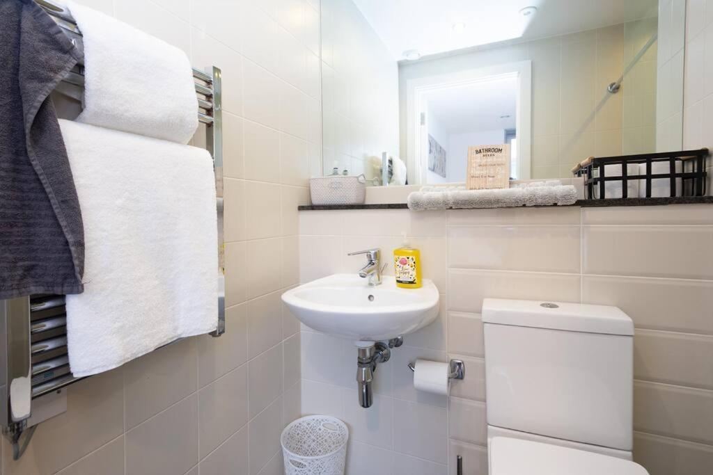 Stylish Mediacity 2bed, Sleeps 6, Amazing Views Манчестер